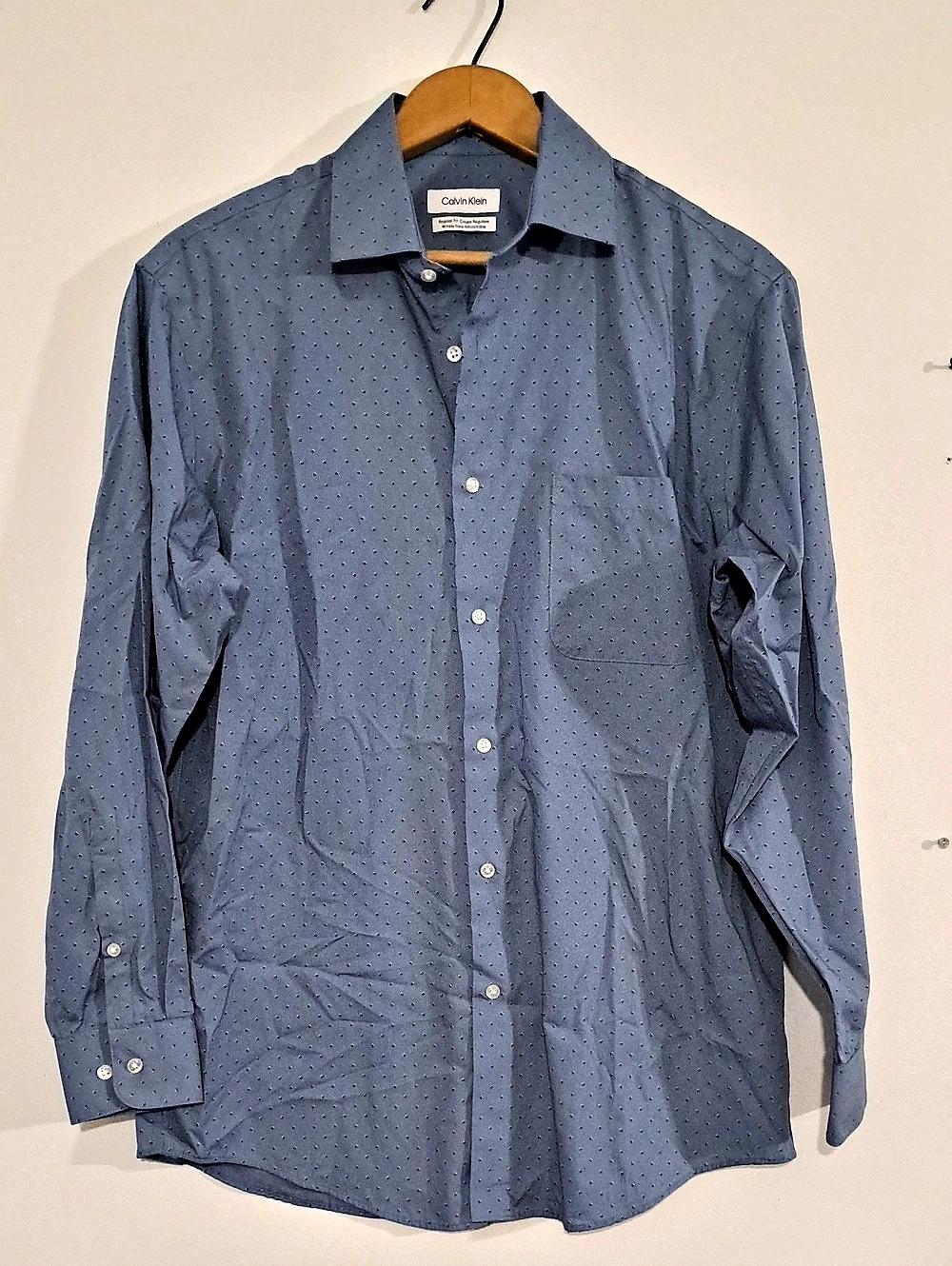 Calvin Klein Men's Button Down Shirt in Blue Size Medium Like New